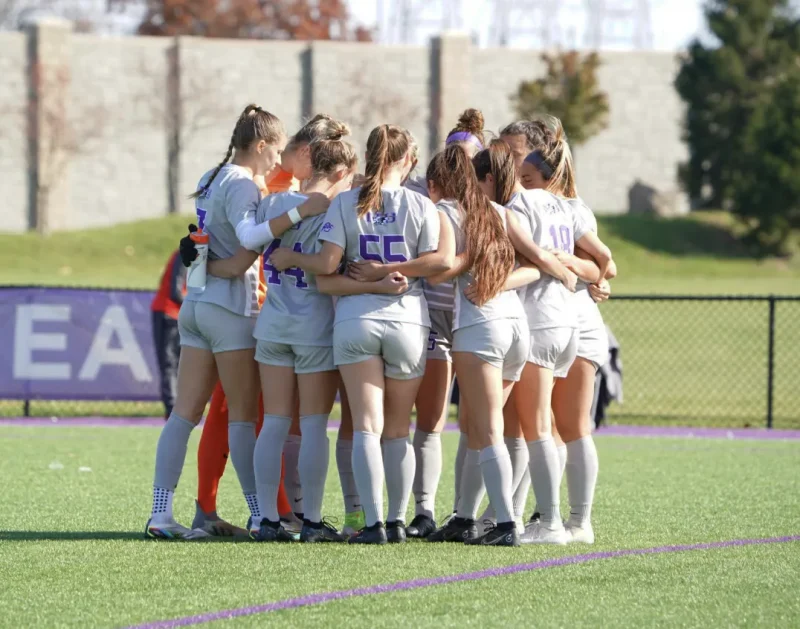 womans soccer huddle