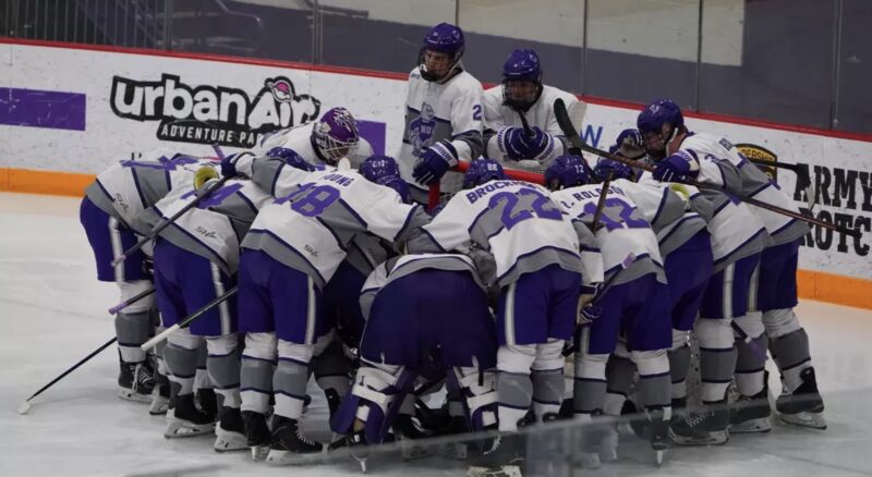 mens hockey huddle